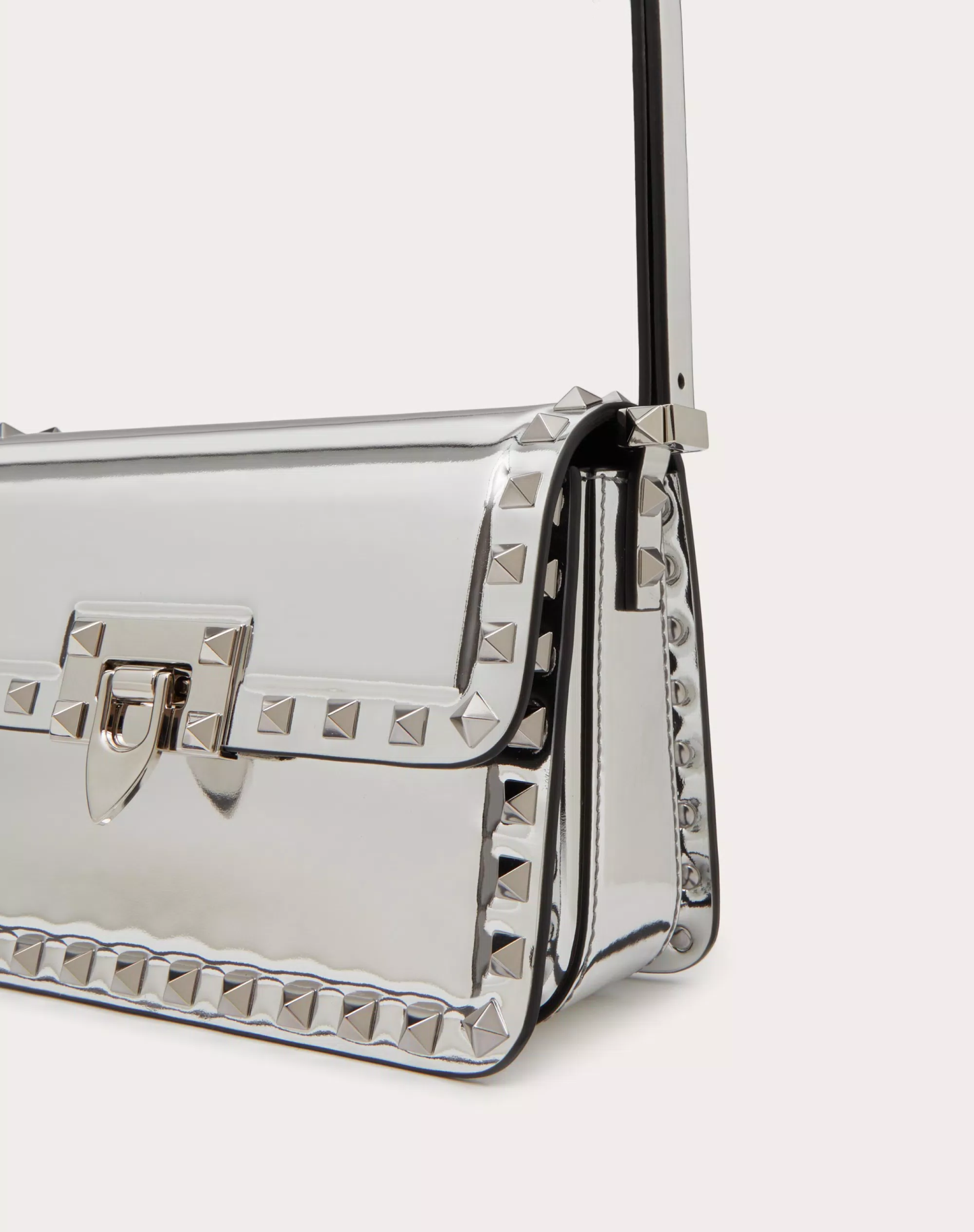 SMALL ROCKSTUD23 MIRROR-EFFECT CALFSKIN SHOULDER BAG